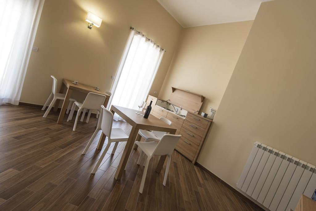 Golden House Hotel Mesagne Bagian luar foto