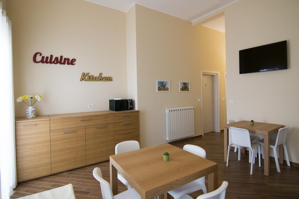 Golden House Hotel Mesagne Bagian luar foto